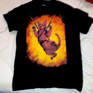 Hot Topic Marvel t-shirt - Deadpool cat